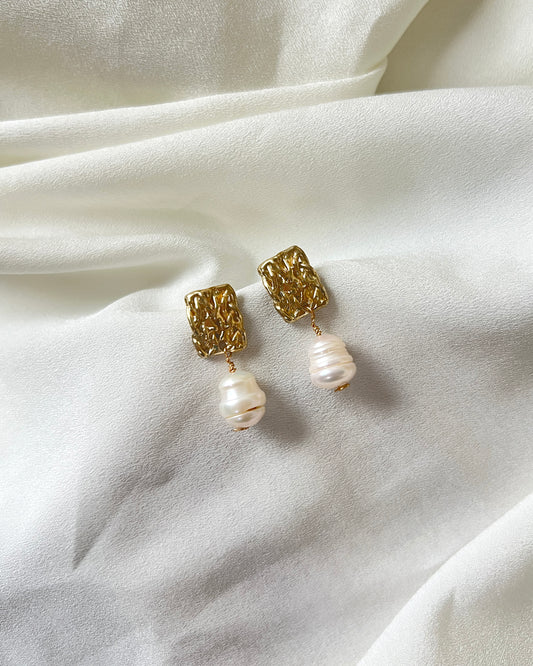 Vita pearl earrings